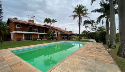 Sítio à venda em Águas de São Pedro com 78.111,80 m² de terreno | 1 casa sede com 4 suítes e 2 casas de caseiro.
