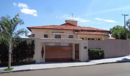 Casa térrea à venda no bairro Parque Santa Cecília com 200 m² | 3 dormitórios, sendo 1 suíte e 4 vagas de garagem cobertas.