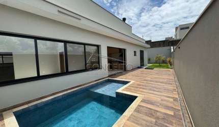 Casa térrea à venda no Condomínio Residencial Damha com 238 m² | 4 suítes e 3 vagas de garagem.
