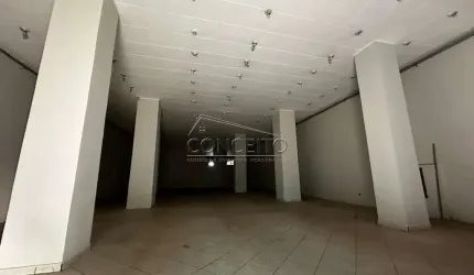 Salão comercial para locação com 625m² de área útil.