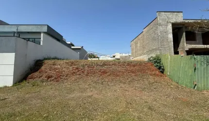 Terreno à venda no Condomínio Villa Bela Vista com 325m².