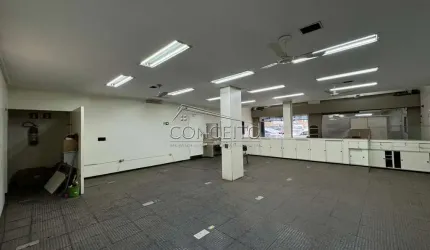 Ponto comercial à venda no centro com 388 m² | amplo salão, 5 salas, 4 banheiros e cozinha.