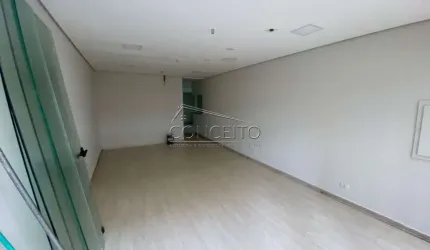 Sala comercial para locação no centro de Piracicaba com 145 m² | Amplo salão, 2 banheiros, 7 provadores e jardim de inverno.