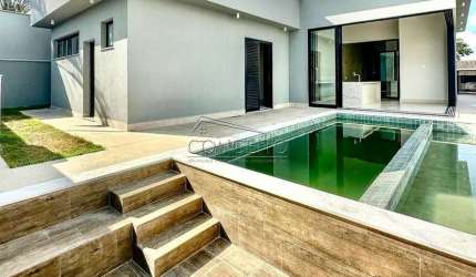 Casa térrea à venda no Residencial Damha com 234 m² | 3 suítes com portas balcão e 4 vagas de garagem, sendo 2 cobertas.