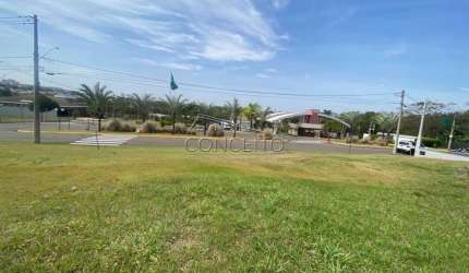 Terreno à venda no condomínio Damha com 400 m² de área total.