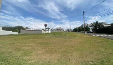 Terreno de esquina à venda no condomínio Damha com 420 m² de área total.