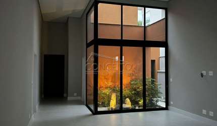 Casa térrea no Condomínio Residencial Damha com 195 m² | 3 suítes e 2 vagas cobertas.
