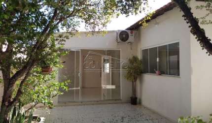 Casa térrea no bairro Campestre com 750 m² de terreno | 3 dormitórios, sendo 2 suítes e amplo quintal gramado