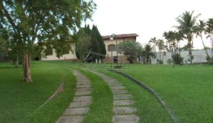 Chácara à venda no Condomínio Colinas do Piracicaba com 452 m² | 3 casas, piscina, espaço gourmet e amplo quintal.