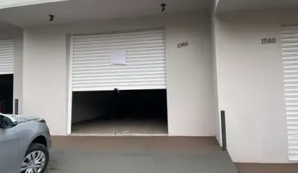 3 barracões à venda no centro de Piracicaba com 110 m² | 2 banheiros, escritório e quintal.