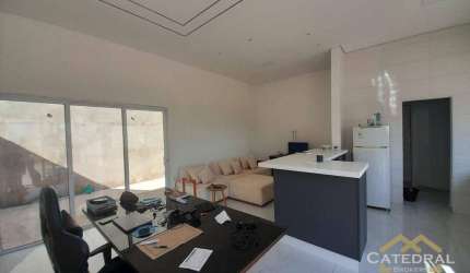 Casa térrea com 3 quartos  para locação no bairro Caxambu