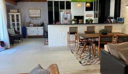 Casa de Condomínio com 2 Quartos e 2 banheiros à Venda, 227 m² por R$ 1.642.000