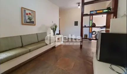 Casa residencial disponível para venda e locação no bairro Lídice em Uberlândia-MG