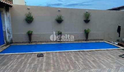 Casa residencial disponível para locação e venda no bairro Pampulha em Uberlândia-MG