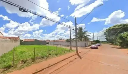 Terreno de esquina disponível para venda 319 m² no bairro São Jorge em Uberlândia-MG