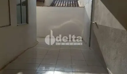 Casa no condomínio Morada das Palmeiras disponível para venda em Uberlândia-MG