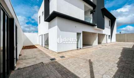 Casa residencial disponível para locação no bairro Novo Mundo em Uberlândia-MG