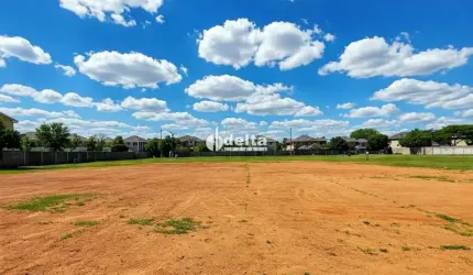 Terreno disponível para Venda 352 m² no bairro Saraiva em Uberlândia-MG