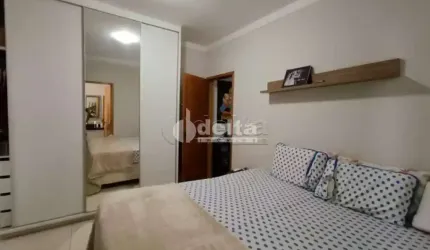 Casa disponível para venda no bairro Laranjeiras em Uberlândia-MG