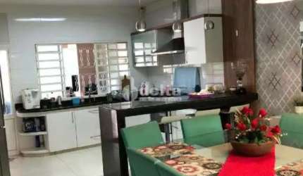 Casa disponível para venda no bairro Brasil em Uberlândia-MG