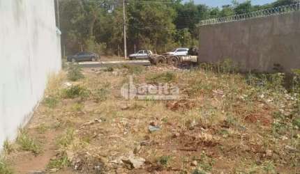 Terreno disponível para venda no bairro Santa Rosa em Uberlândia-MG