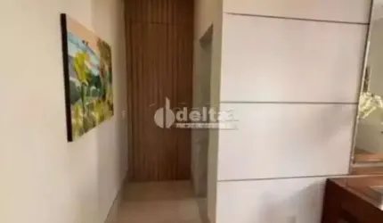 Casa no condomínio Royal Park disponível para venda em Uberlândia-MG