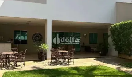 Casa residencial disponível para venda no bairro Vigilato Pereira em Uberlândia-MG