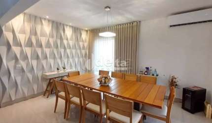 Cobertura disponível para venda no bairro Brasil em Uberlândia-MG
