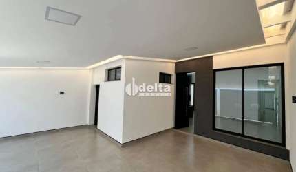 Casa residencial disponível para venda no bairro Cidade Jardim em Uberlândia-MG