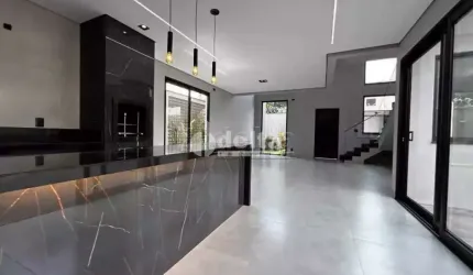 Casa residencial disponível para venda no bairro Cidade Jardim em Uberlândia-MG