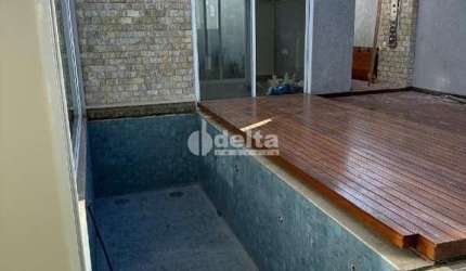 Casa no condomínio Golden Village para venda em Uberlândia-MG