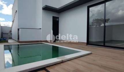 Casa no condomínio Splendido disponível para venda e locação no bairro Laranjeiras em Uberlândia-MG