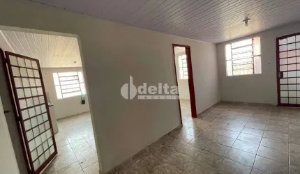 Casa residencial disponível para venda no bairro Luizote de Freitas em Uberlândia-MG