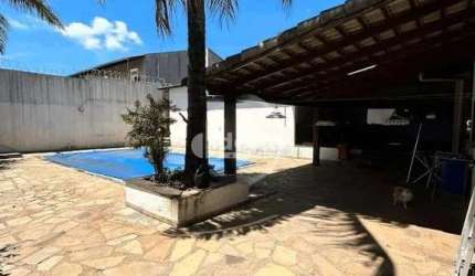 Casa disponível para locação no bairro Cidade Jardim em Uberlândia-MG