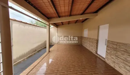 Casa residencial disponível para venda no bairro Cidade Jardim em Uberlândia-MG.