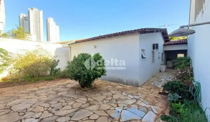 Casa residencial disponível para venda no bairro Jardim das Acácias em Uberlândia-MG