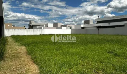 Terreno no Condomínio disponível para venda no bairro Jardim Sul em Uberlândia-MG