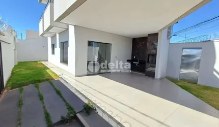 Casa residencial disponível para venda no bairro Laranjeiras em Uberlândia-MG
