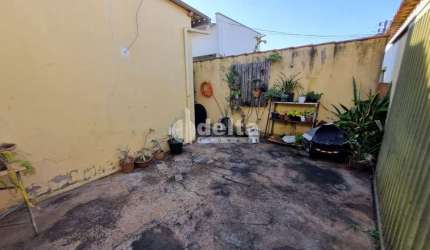 Casa Residencial disponível para Venda no bairro Gravatás em Uberlândia-MG