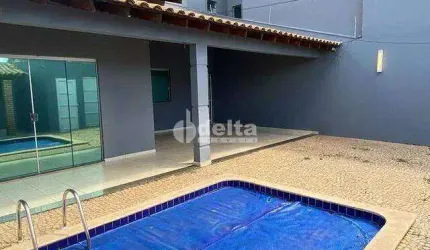 Casa residencial disponível para venda no bairro Santa Rosa em Uberlândia-MG