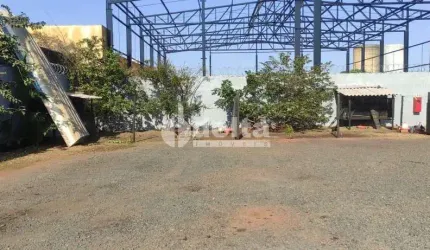 Imóvel comercial disponível para venda no bairro Marta Helena em Uberlândia-MG