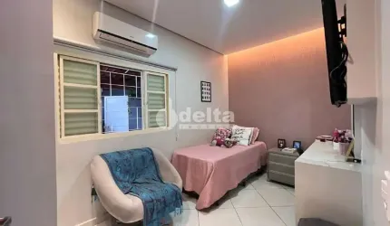 Casa residencial disponível para venda no bairro Luizote de freitas em Uberlândia MG