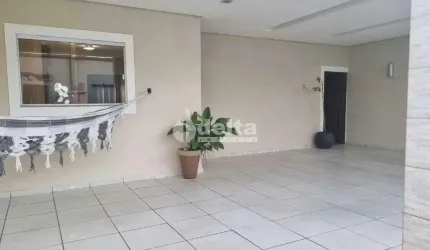 Casa residencial disponível para venda no bairro Pampulha em Uberlândia-MG