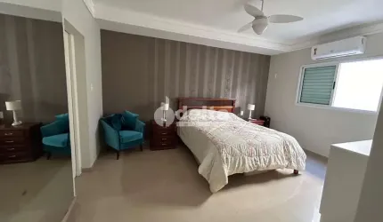 Casa no condomínio Royal Park disponível para venda em Uberlândia-MG