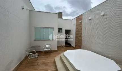 Casa residencial disponível para venda no bairro Santa Rosa em Uberlândia-MG
