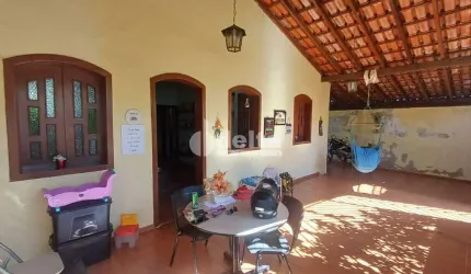 Casa residencial e comercial disponível para venda no bairro Tabajaras em Uberlândia-MG