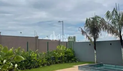Casa no condomínio Tamboré disponível para locação e venda em Uberlândia-MG