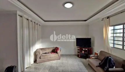 Casa residencial disponível para venda no bairro Santa Luzia em Uberlândia-MG