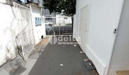 Casa Residencial disponível para venda e locação no bairro Martins em Uberlândia-MG