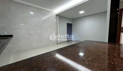 Casa Residencial disponível para venda no bairro Santa Mônica em Uberlândia-MG